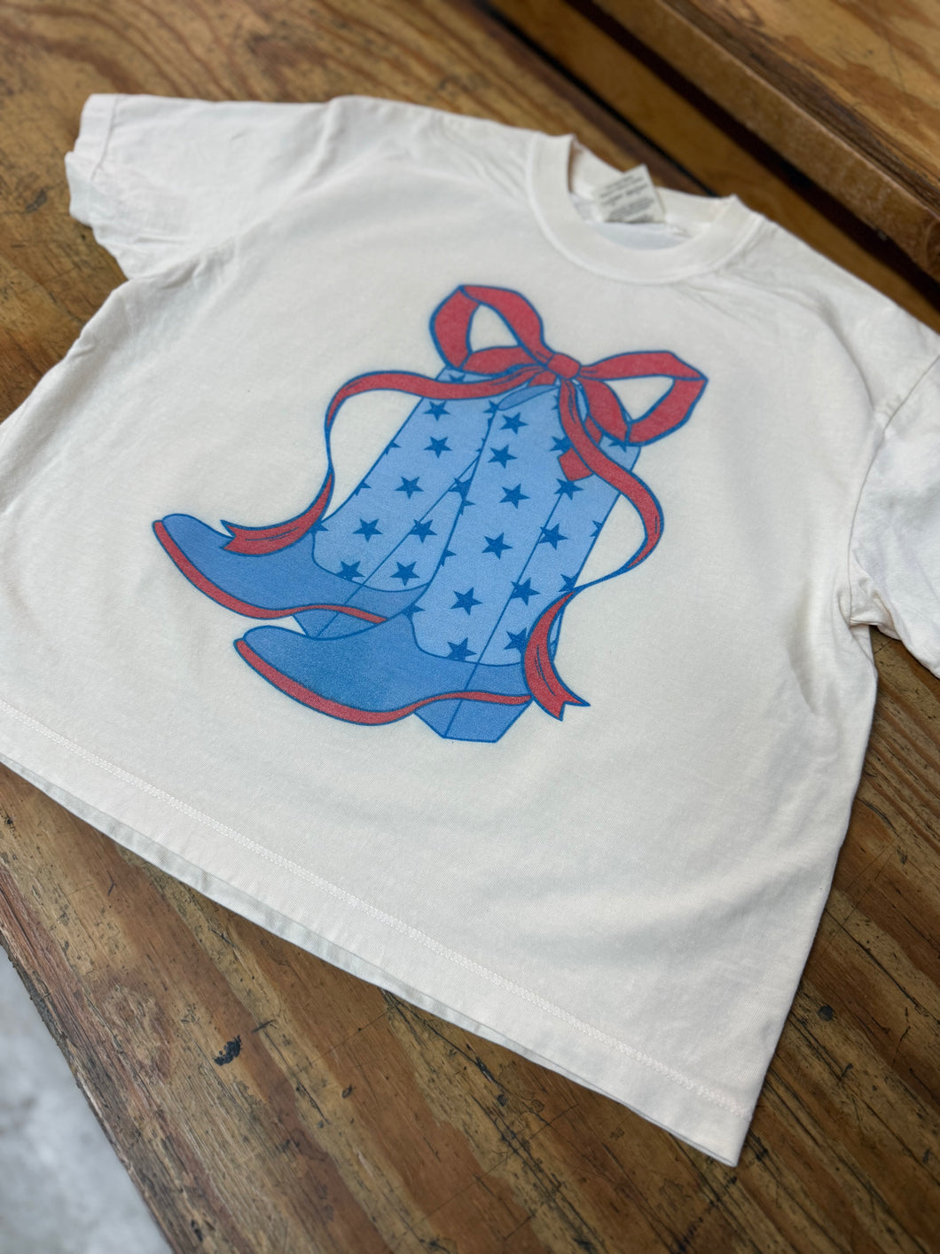 Boots cream crop Americana Tee