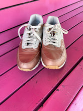 Load image into Gallery viewer, gray/rose gold Nike Shoes, 8
