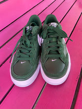 Load image into Gallery viewer, green nike Shoes, 7.5
