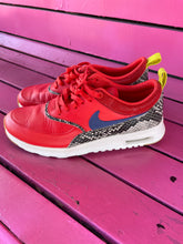 Load image into Gallery viewer, Red Nike Shoes, 7
