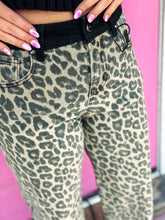 Load image into Gallery viewer, High Rise Wide Leopard Contrast Waist Band
