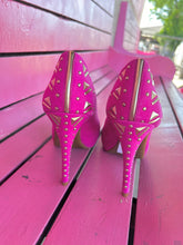Load image into Gallery viewer, Pink Gianni Bini Shoes, 5.5
