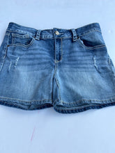 Load image into Gallery viewer, Denim Wired Heart Shorts, 30
