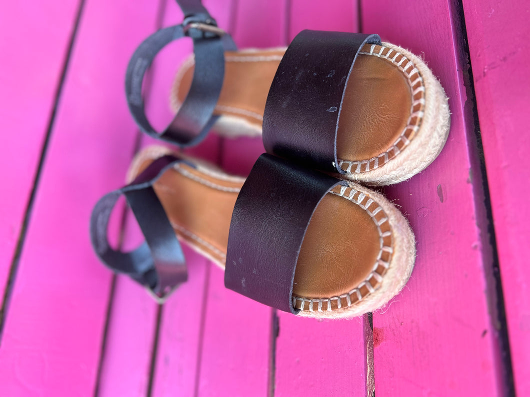 Black Universal Thread Shoes, 10