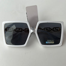 Load image into Gallery viewer, Oversized square sunnies
