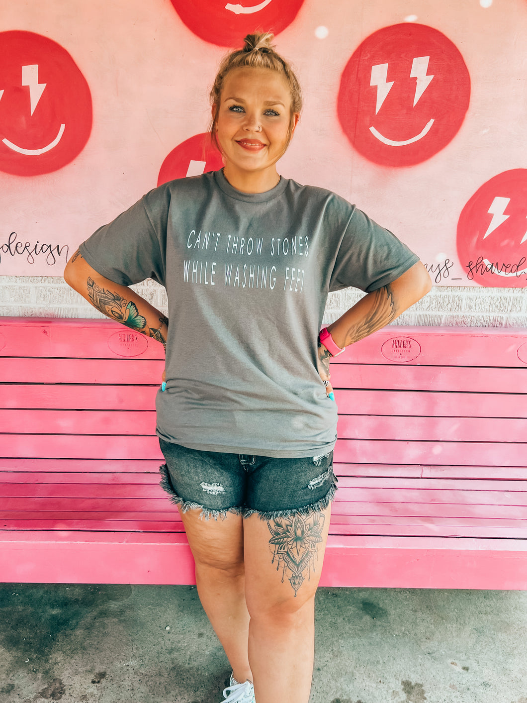 Gray Pink Bulldog Womens Graphic Tee, Large