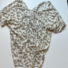 Load image into Gallery viewer, Leopard Viamor Womens Top, Large
