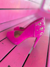 Load image into Gallery viewer, Pink Gianni Bini Shoes, 5.5
