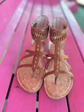 Load image into Gallery viewer, Tan Jessica Simpson Shoes, 5
