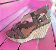 Load image into Gallery viewer, Olive Antonio Melani Shoes, 6
