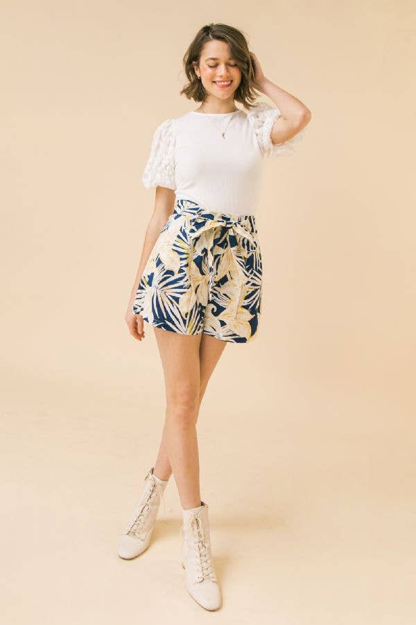 FLYING TOMATO - A printed woven short-IP7366