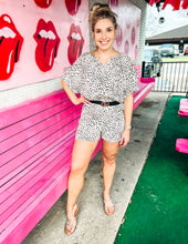 Load image into Gallery viewer, Leopard elastic dress shorts
