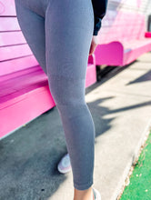 Load image into Gallery viewer, Seamless Mono B leggings

