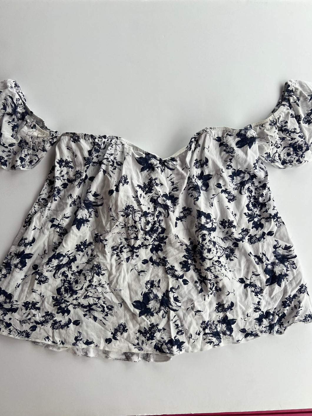 white/navy floral Urban Exercise Womens Top, XL