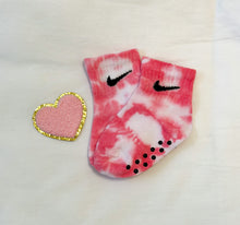 Load image into Gallery viewer, Socks - Chandler
