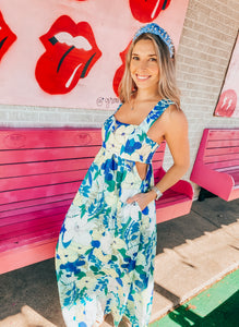 Sleeveless floral maxi dress