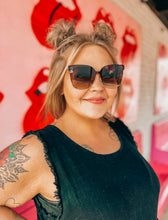 Load image into Gallery viewer, Cat eye sunnies
