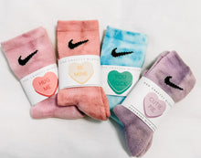 Load image into Gallery viewer, Socks - Chandler
