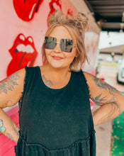 Load image into Gallery viewer, Square Frame Oversized Sunnies
