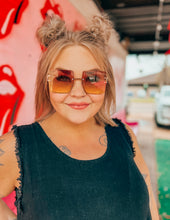 Load image into Gallery viewer, Square Frame Oversized Sunnies
